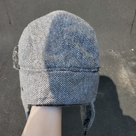 Grey trapper hat with faux fur lining - Picture 4 of 4